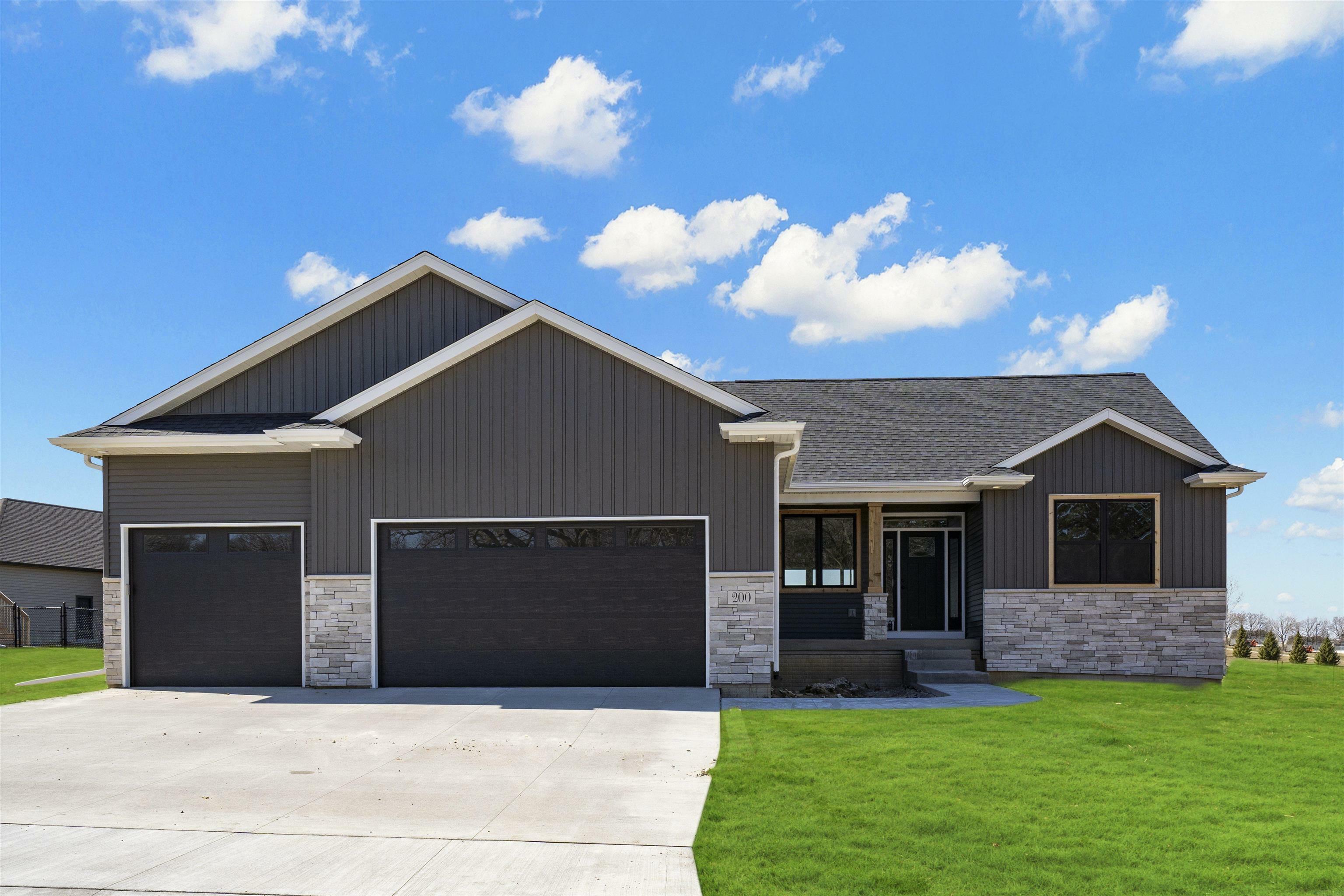 Property Photo:  200 Eagle Ridge Drive  IA 50677 