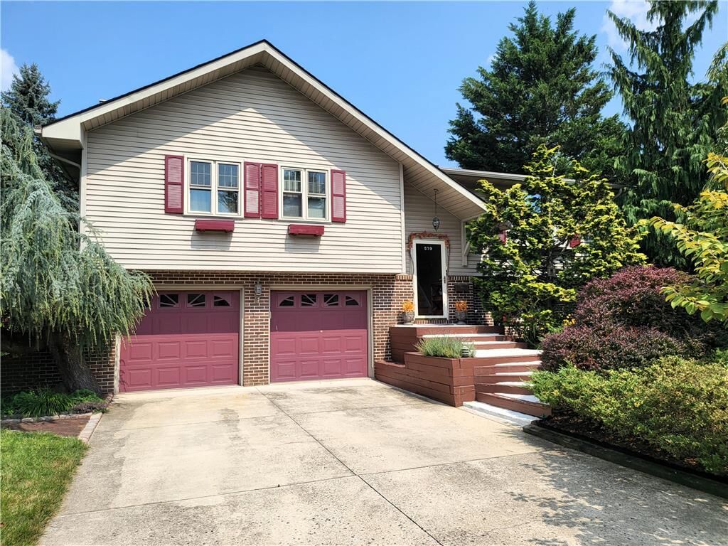 Property Photo:  579 Catasauqua Avenue  PA 18052 