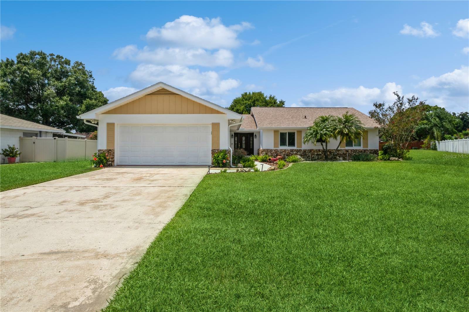 Property Photo:  542 Gran Paseo Drive  FL 32825 