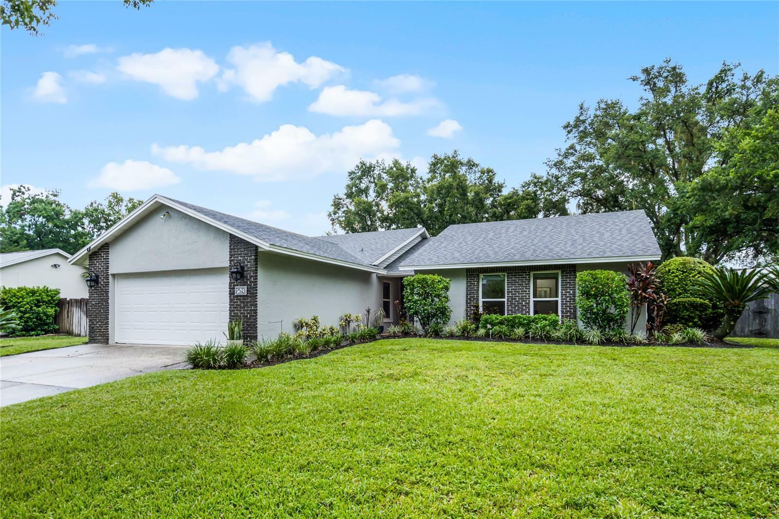 Property Photo:  2513 Creekview Circle  FL 32765 