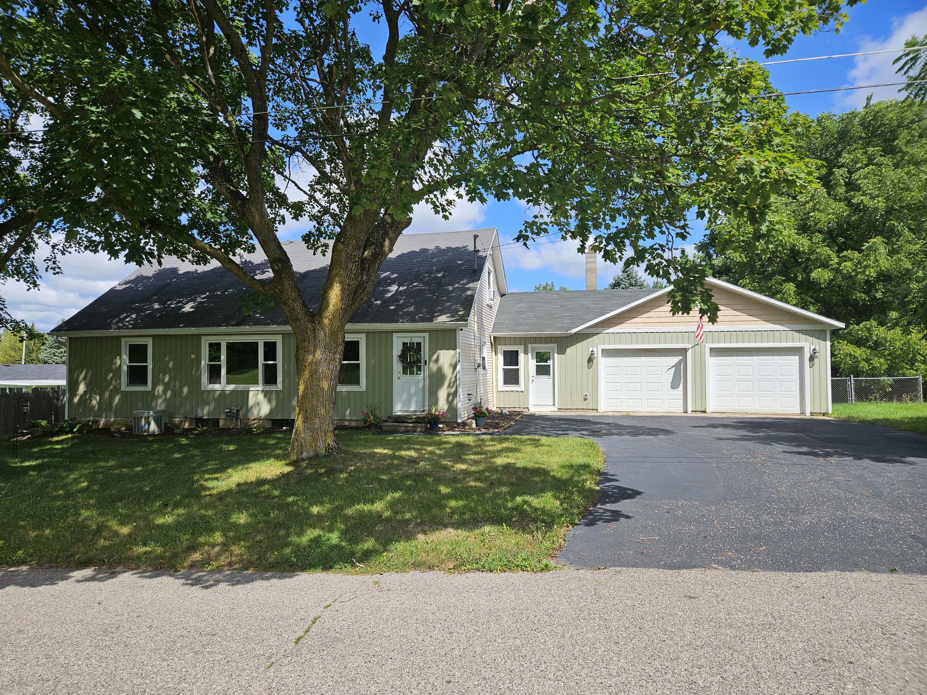 Property Photo:  424 W Day Street  MI 48888 