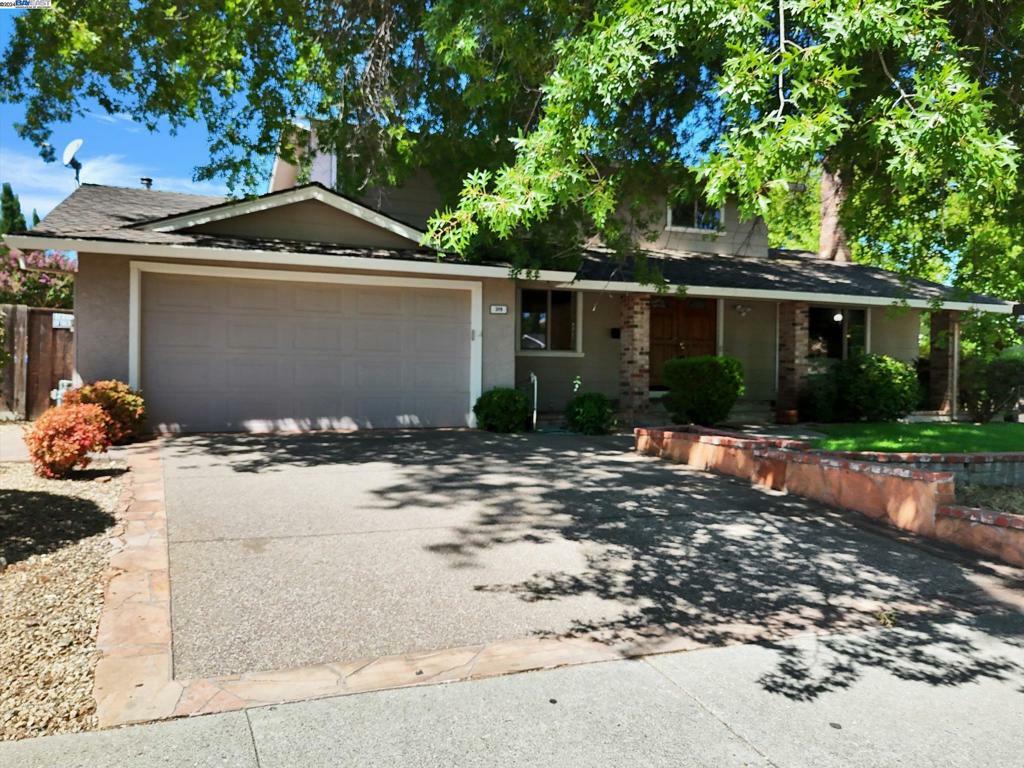 Property Photo:  319 Castle Rock Road  CA 94598-4518 