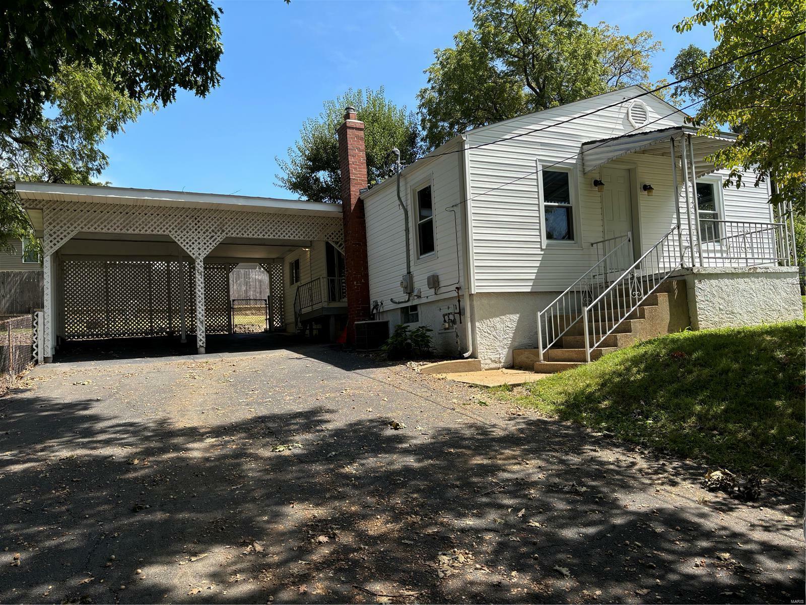 Property Photo:  214 Lake Avenue  MO 63043 