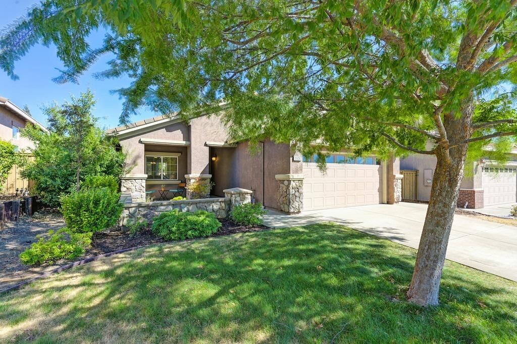 Property Photo: 1926 Horseshoe Glen Circle CA 95630