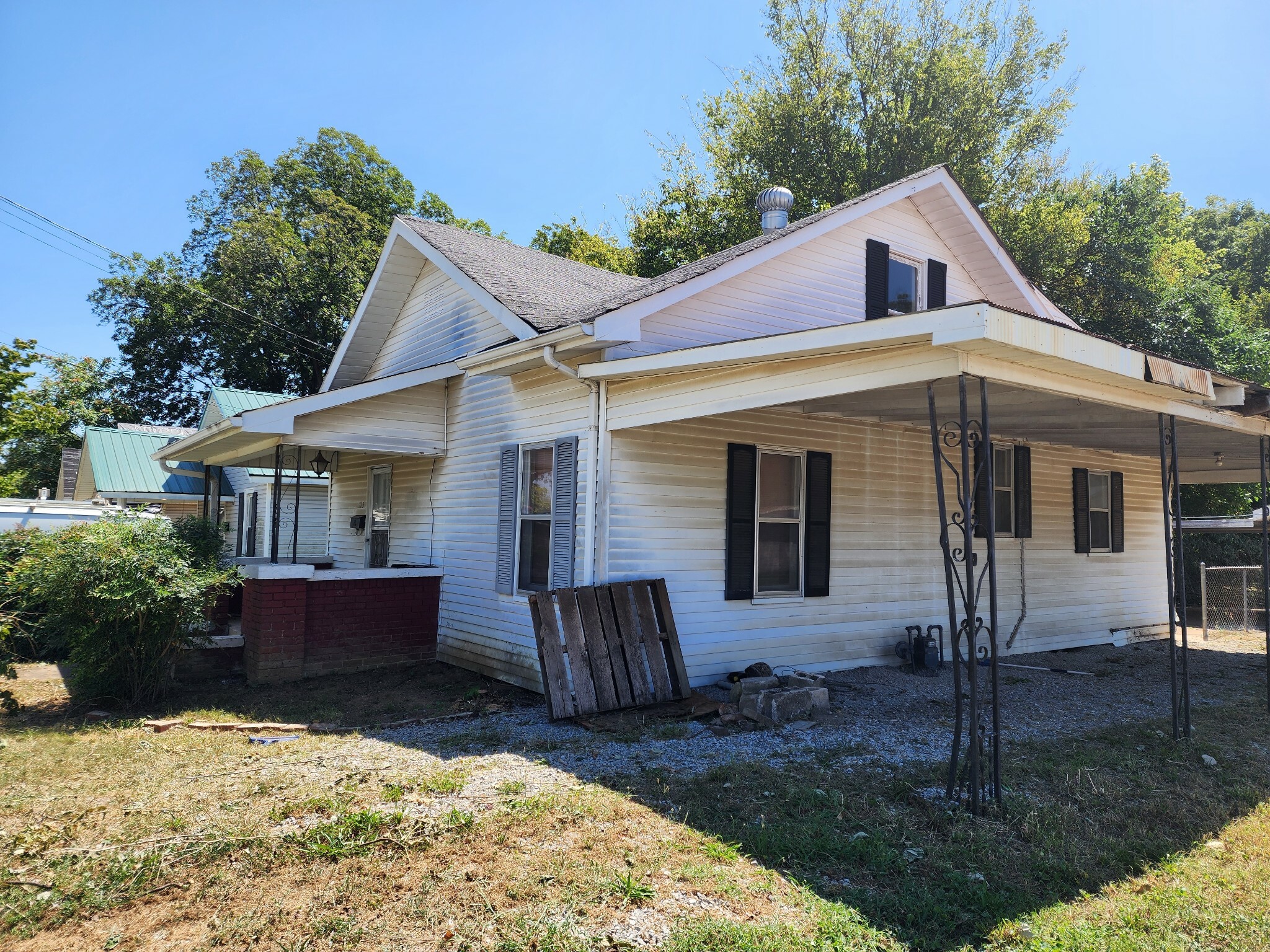 Property Photo:  215 Depot St  TN 38464 