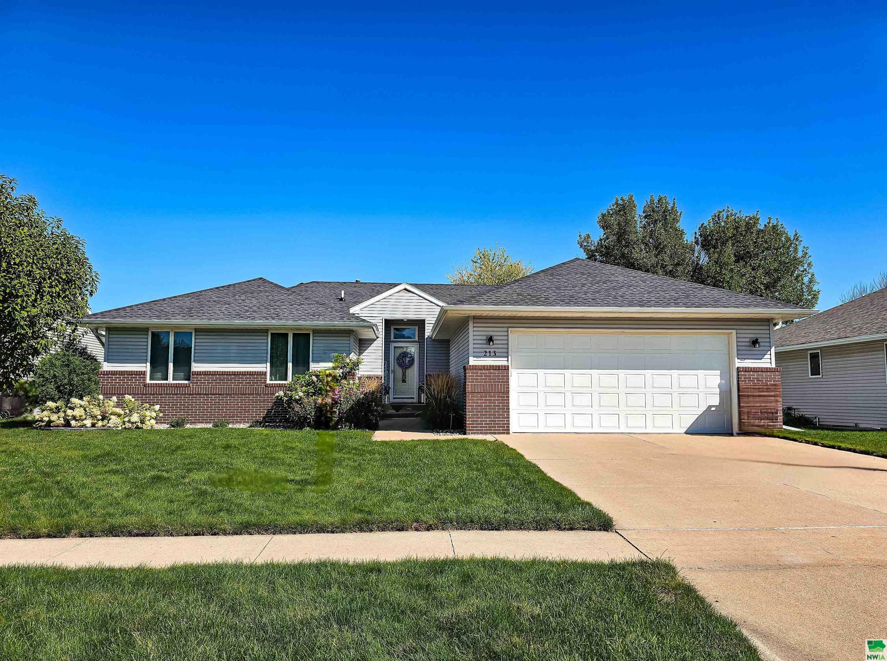 Property Photo:  213 Topaz Dr  IA 51054 