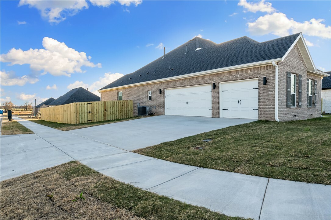 Property Photo:  1915 Bugg Street  AR 72751 