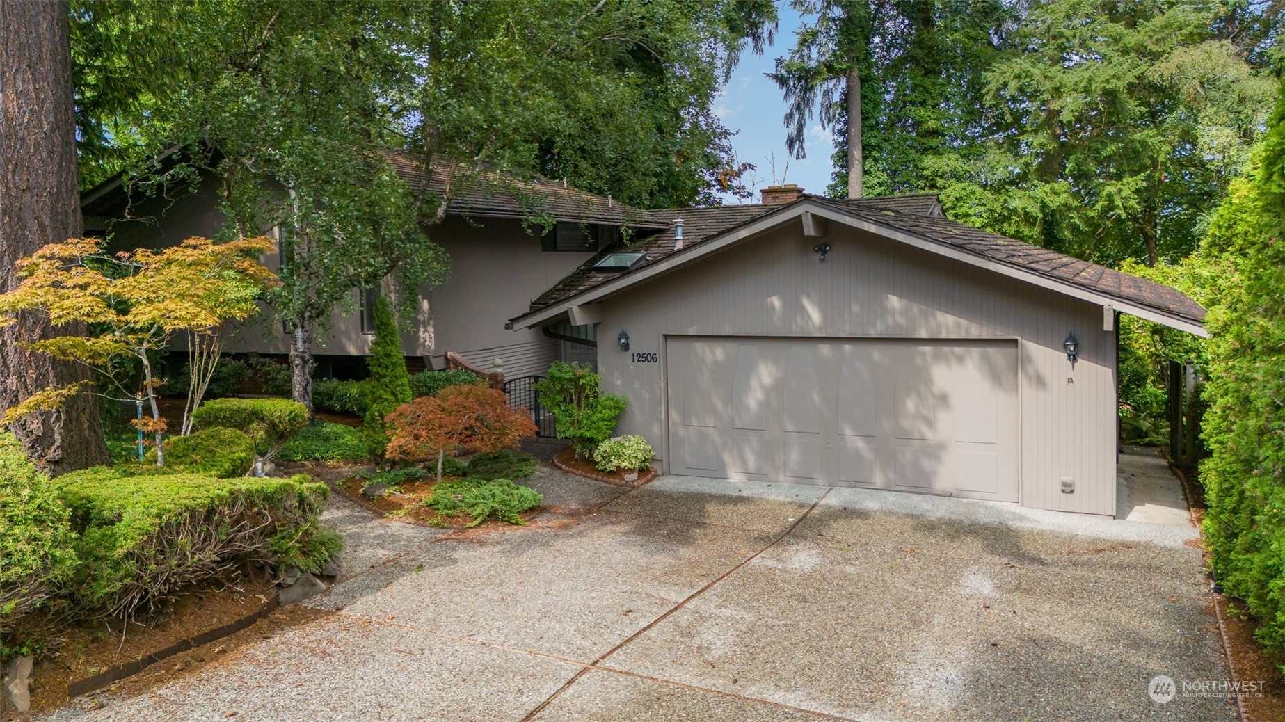 Property Photo:  12506 SE 47th Place  WA 98006 