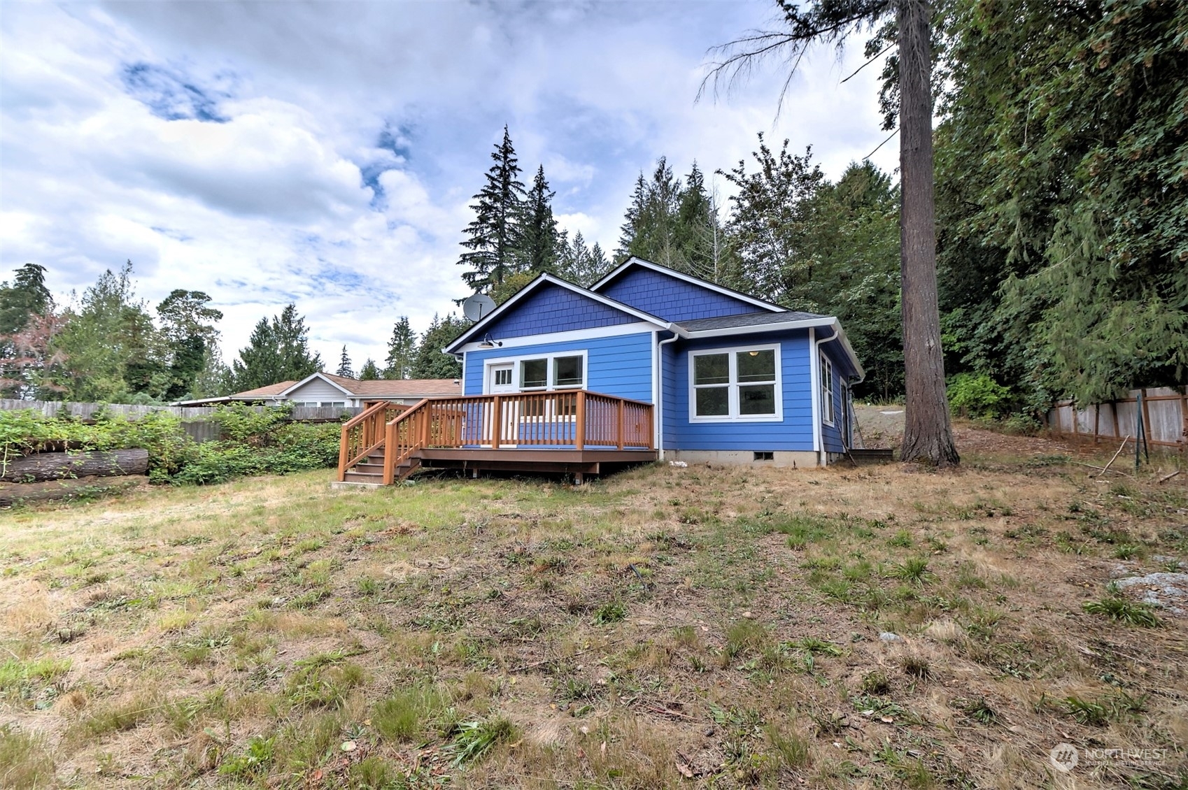 Property Photo:  561 E Wood Lane  WA 98584 