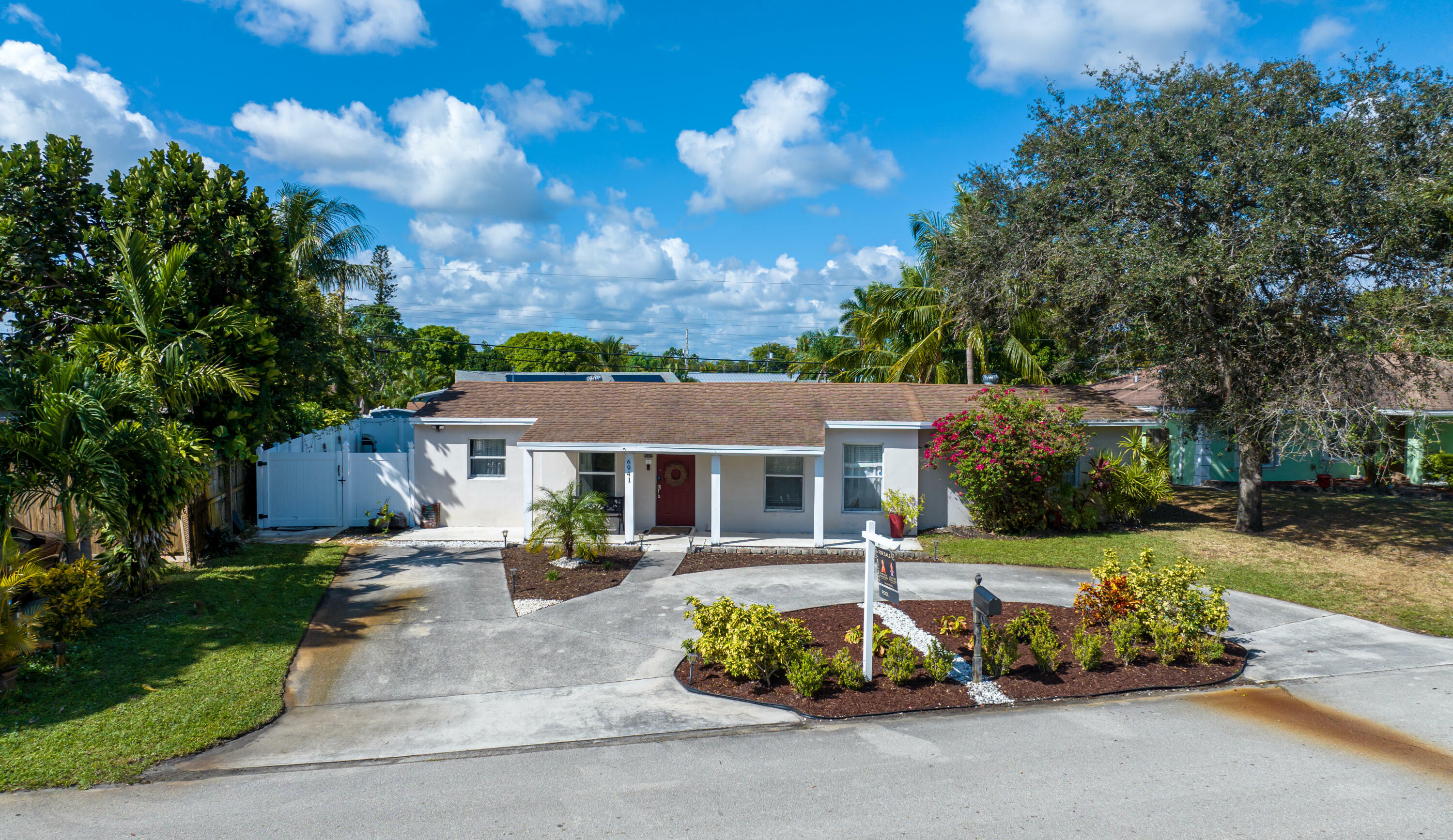 Property Photo:  6941 Boston Drive  FL 33462 