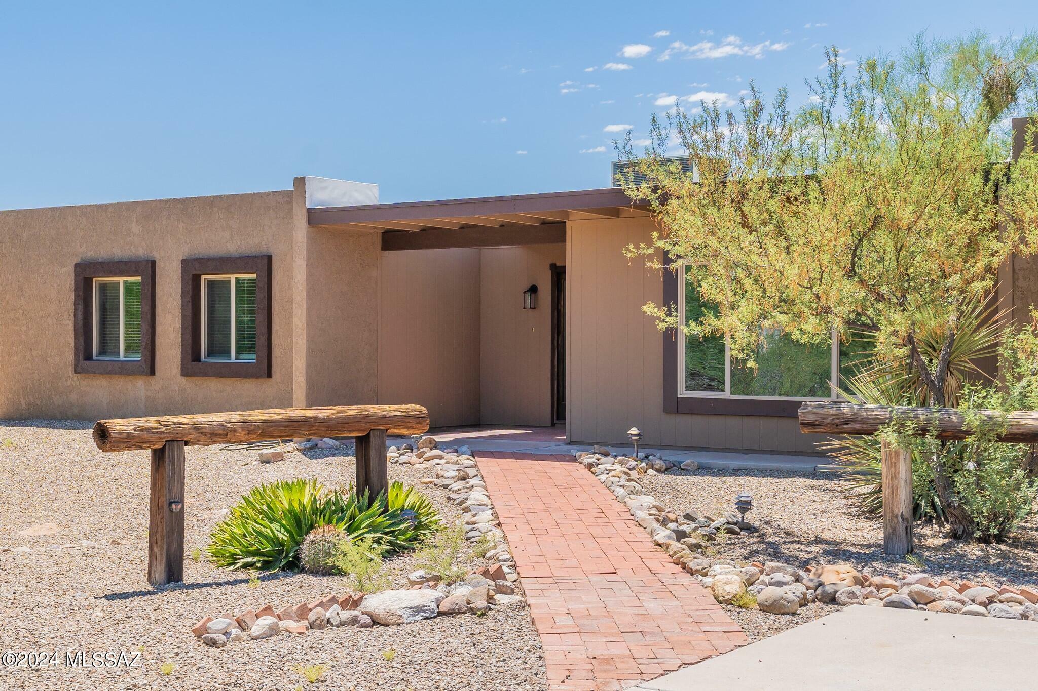 Property Photo:  1831 W Placita Del Coyote  AZ 85704 