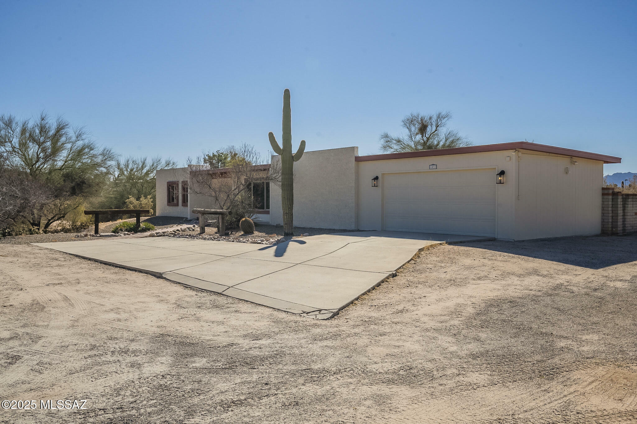 Property Photo:  1831 W Placita Del Coyote  AZ 85704 