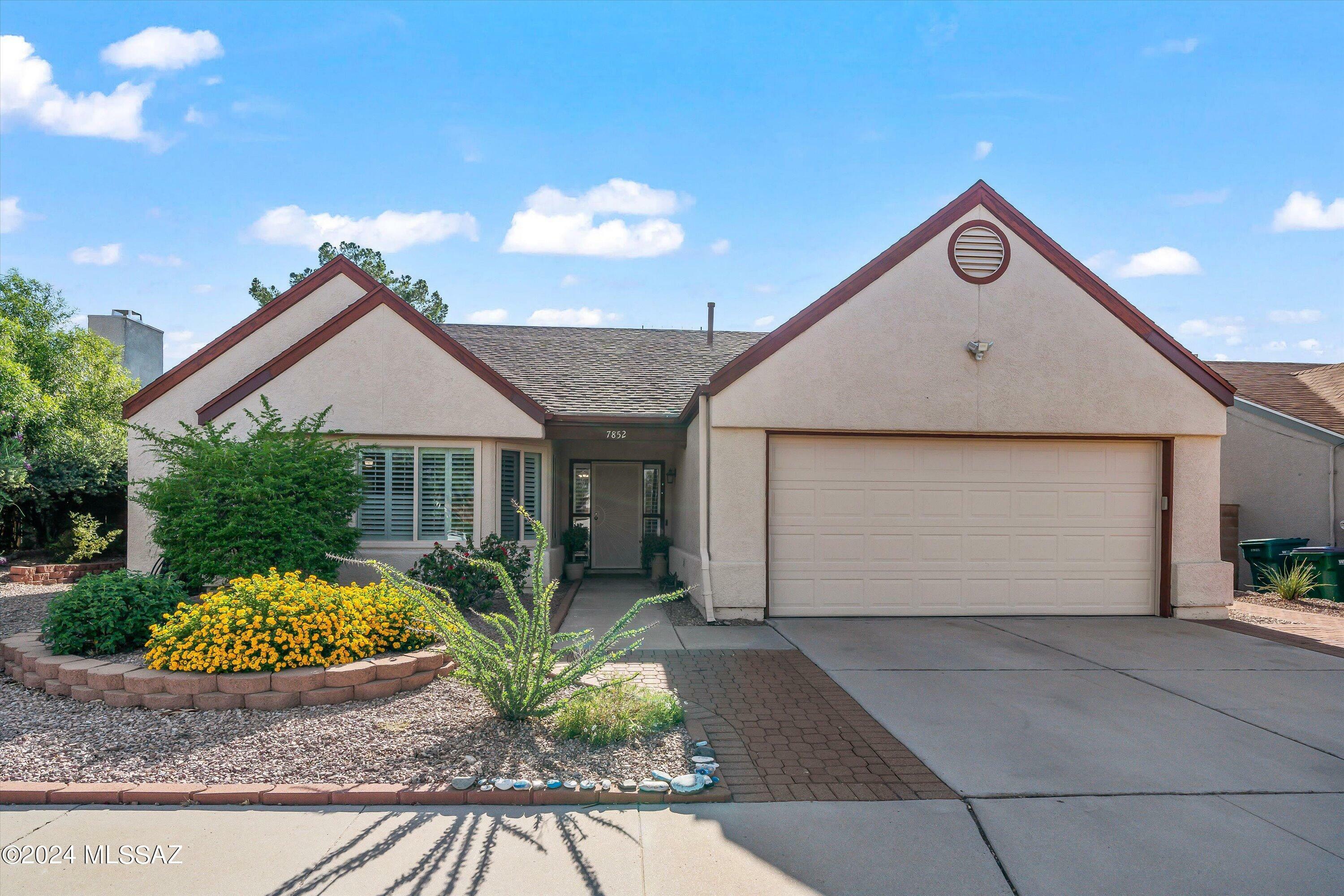 Property Photo: 7852 N Roundstone Drive AZ 85741