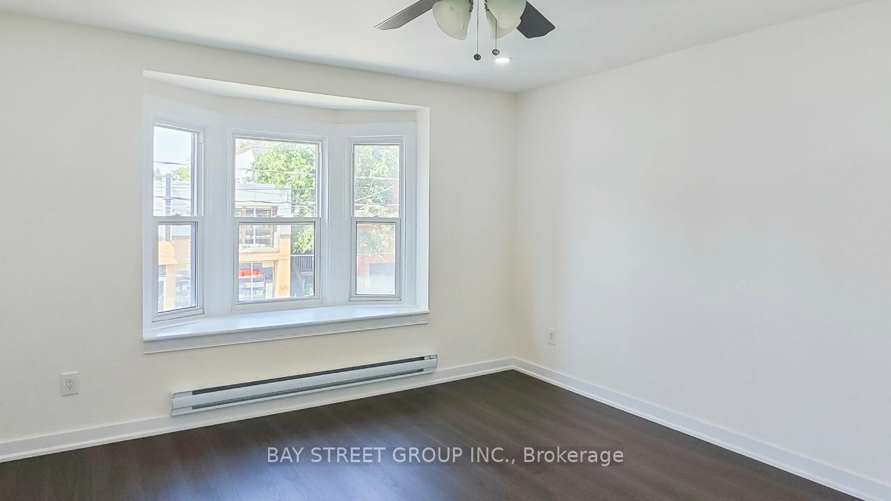 Property Photo:  859 1/2 Bathurst St Upper  ON M5R 3G2 