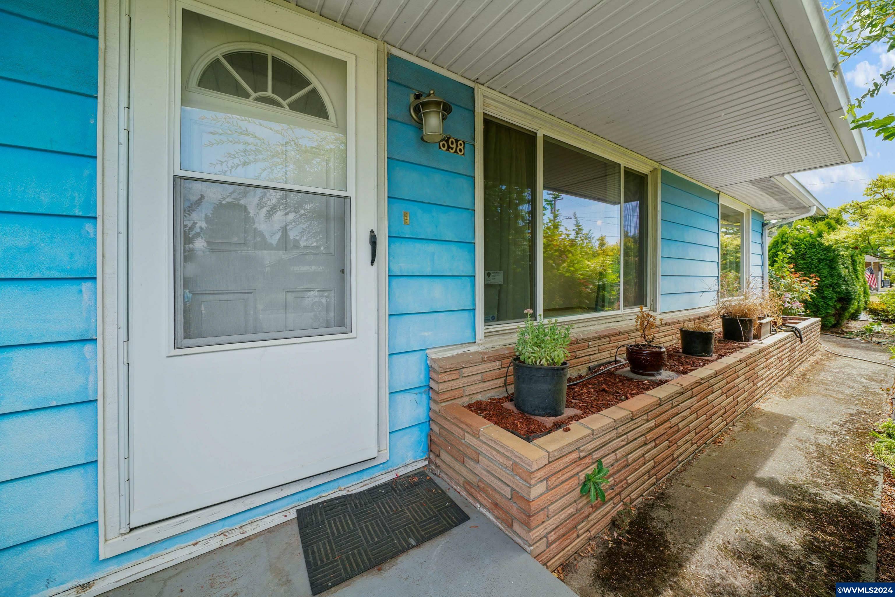 Property Photo:  698  Meadowlawn Dr SE  OR 97317 