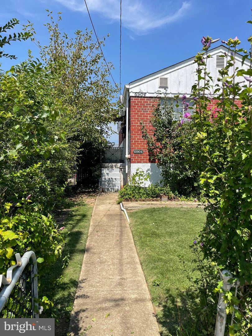 Property Photo:  6904 Freeport Street  MD 20784 