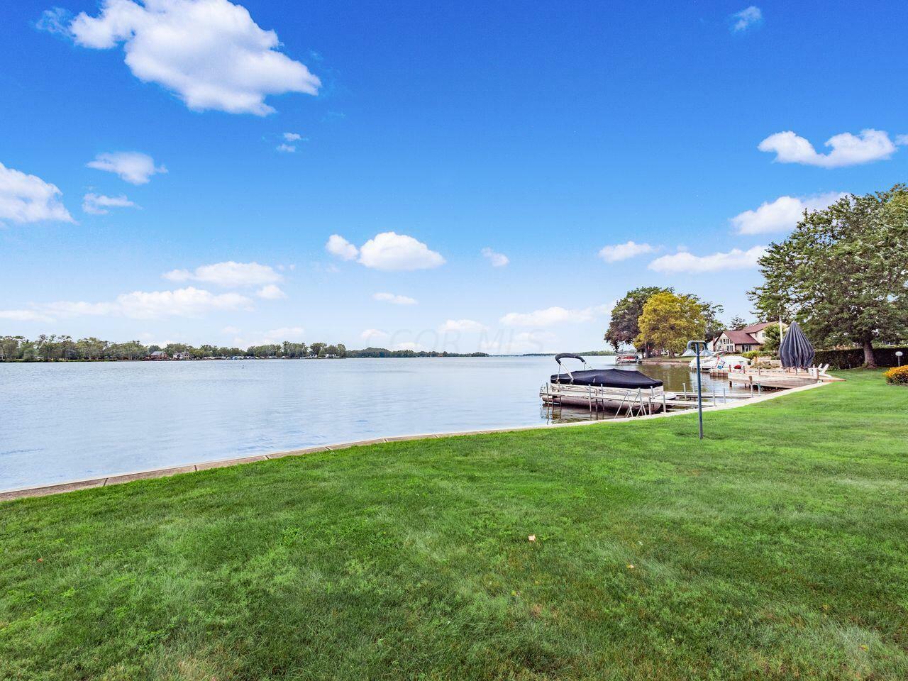 Property Photo:  979 E Lakeshore Drive  OH 43025 