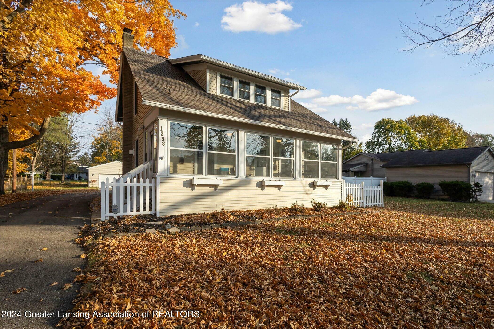 Property Photo:  1298 Haslett Road  MI 48840 