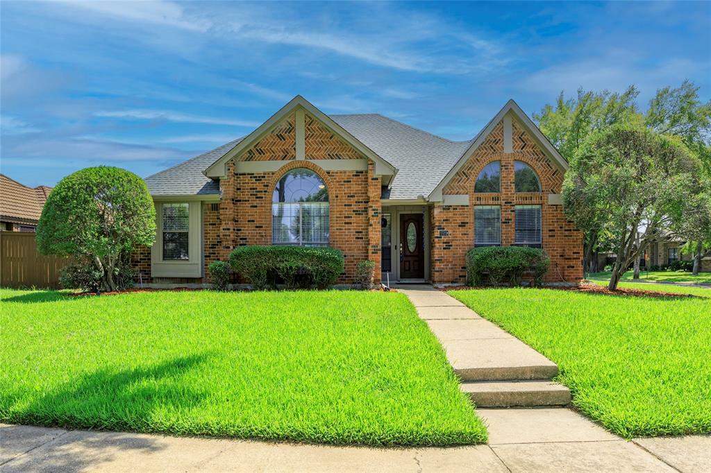 Property Photo:  732 Cimarron Trail  TX 75063 