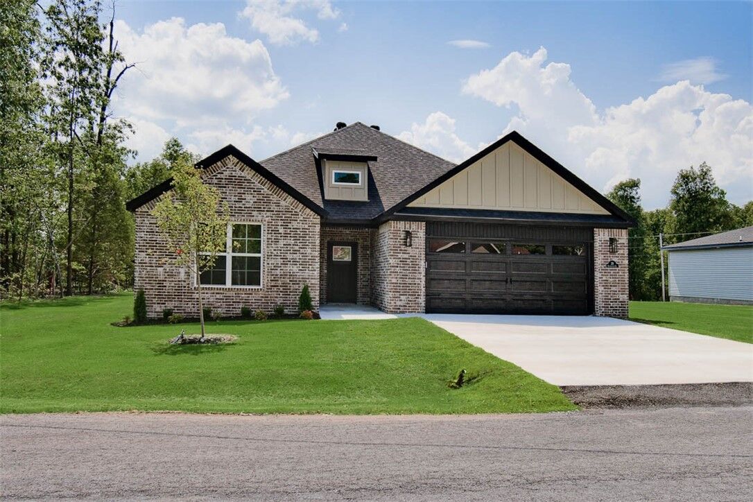 Property Photo:  28 Dunbarton Drive  AR 72715 