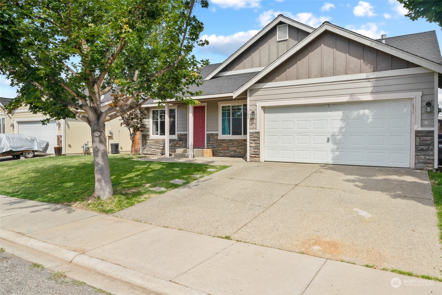 Property Photo:  107 W 26th  WA 98926 