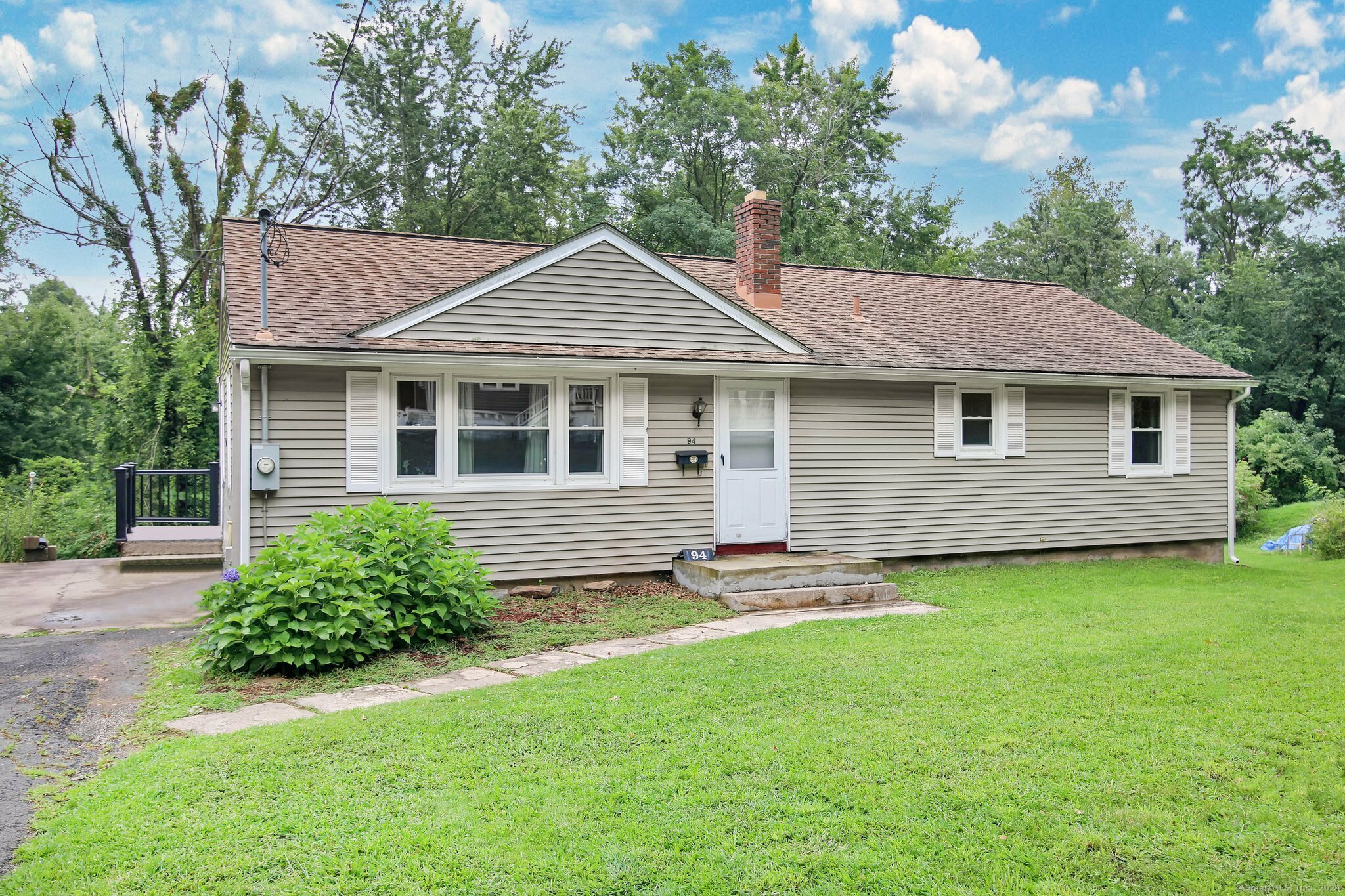 Property Photo:  94 Sinclair Street  CT 06095 