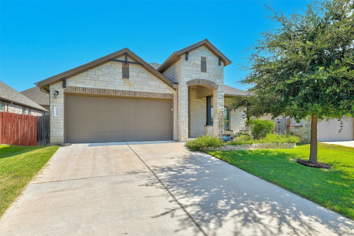 Property Photo:  1604 Nandi Street  TX 78652 