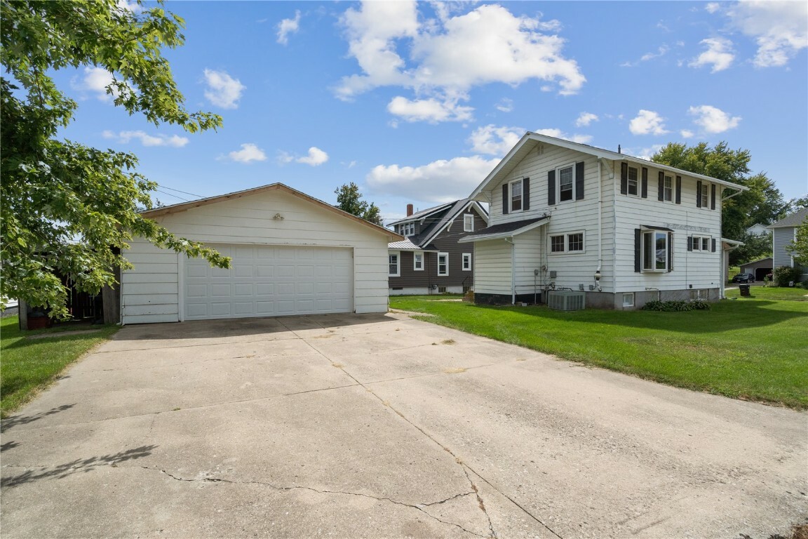 Property Photo:  1311 11th Avenue  IA 52208 