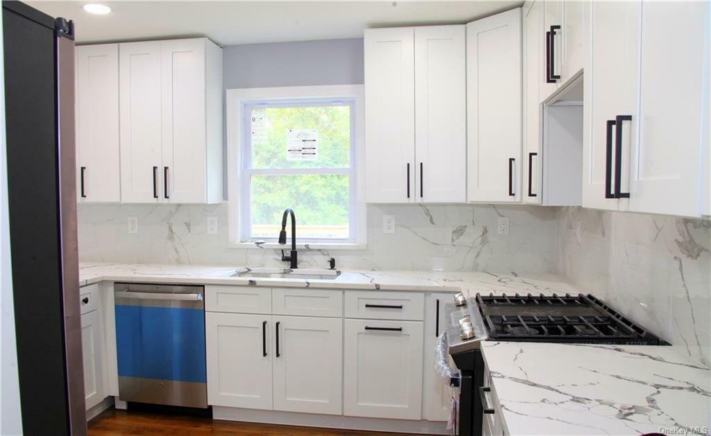 Property Photo:  16 Linden Court  NY 10956 