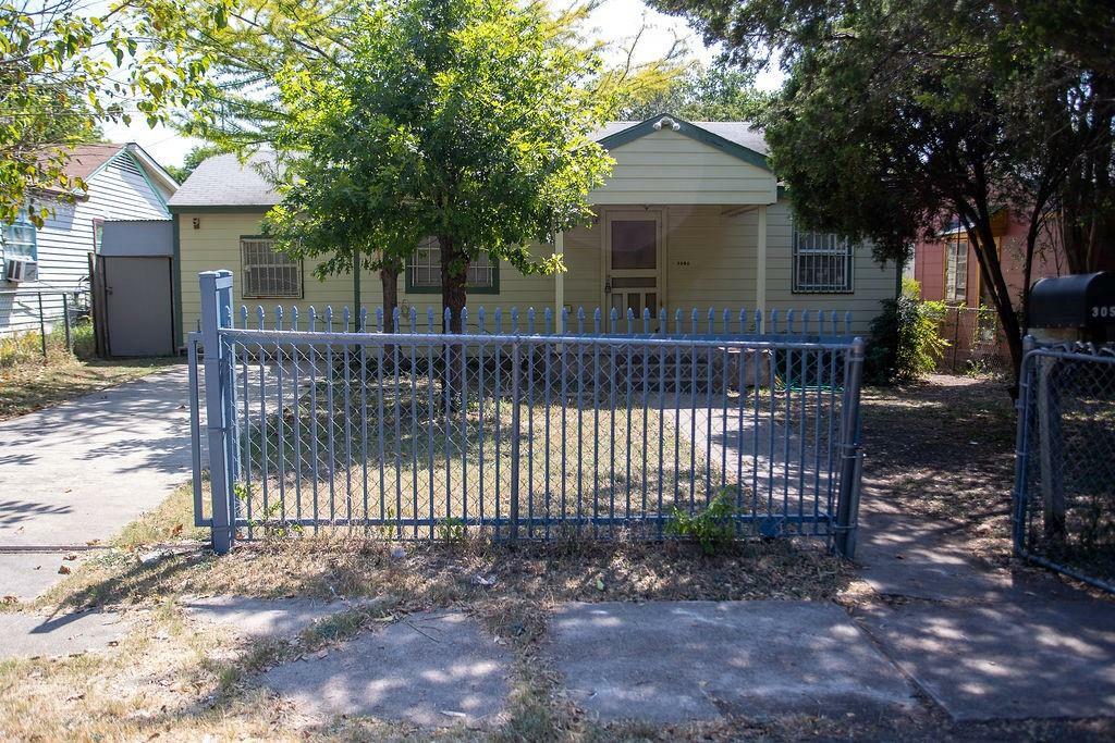 Property Photo:  3050 Utah Avenue  TX 75216 