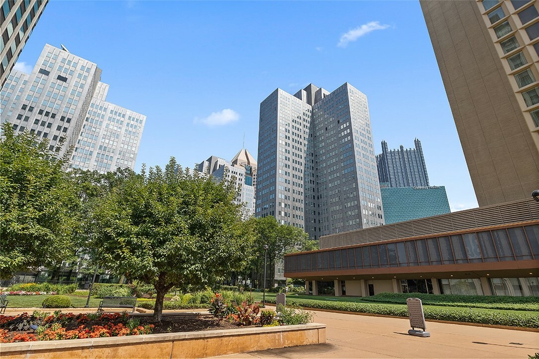 Property Photo:  320 Fort Duquesne Blvd 26O  PA 15222 