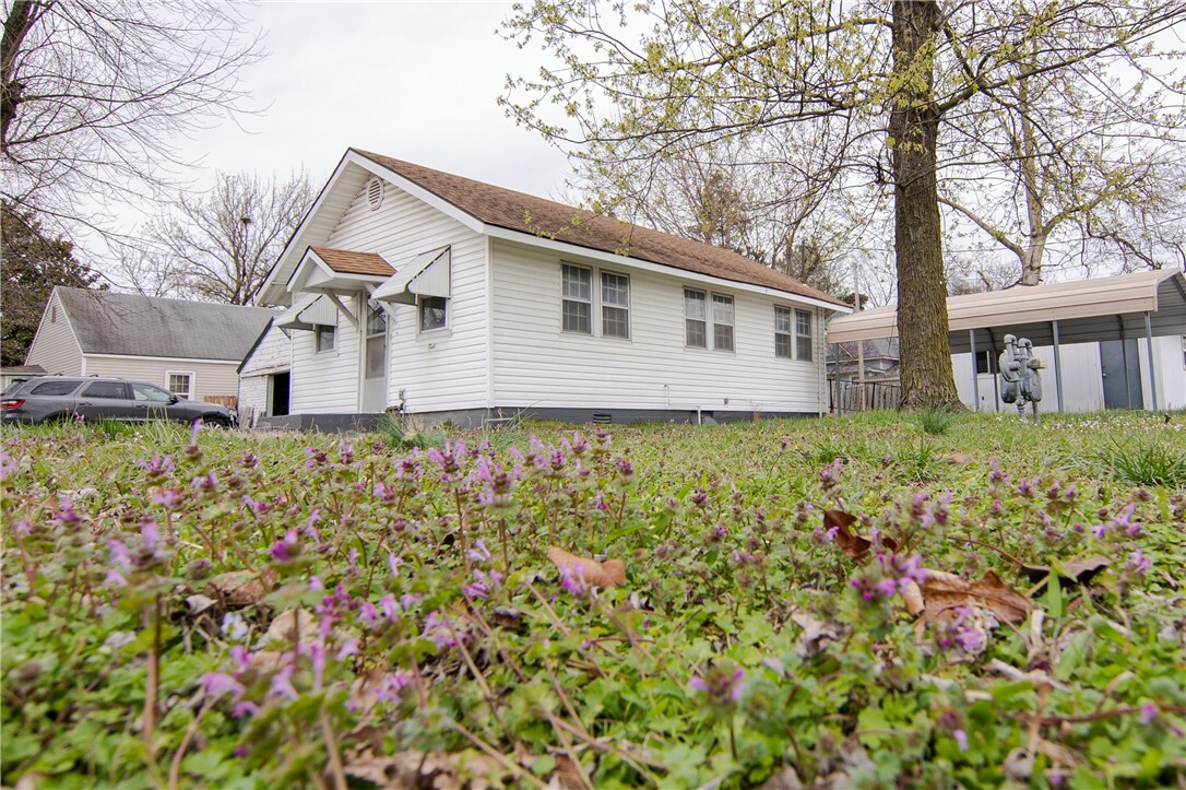 Property Photo:  104 W 3rd Street  AR 72734 