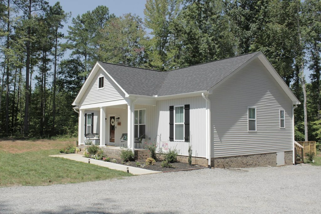 Property Photo:  7100 Darlington Heights Rd  VA 23901 