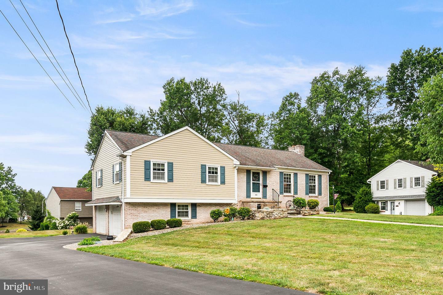 Property Photo:  606 Shadywood Drive  PA 18944 