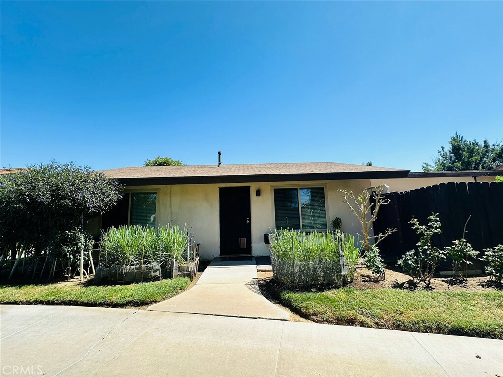 Property Photo:  9129 Admiralty Avenue  CA 92503 