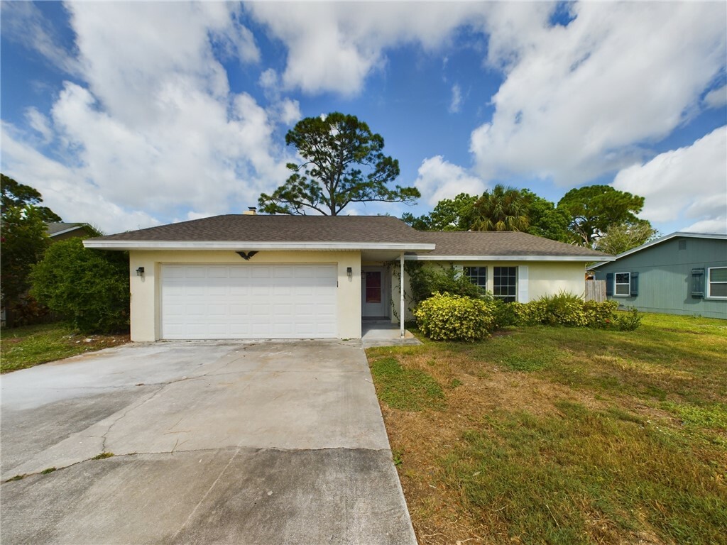 Property Photo:  256 Poinciana Street  FL 32958 