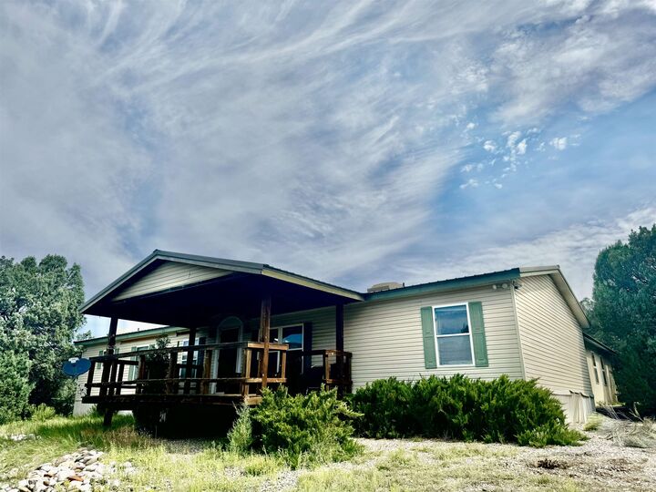 Property Photo: 6 Oak Brush Ln NM 87575