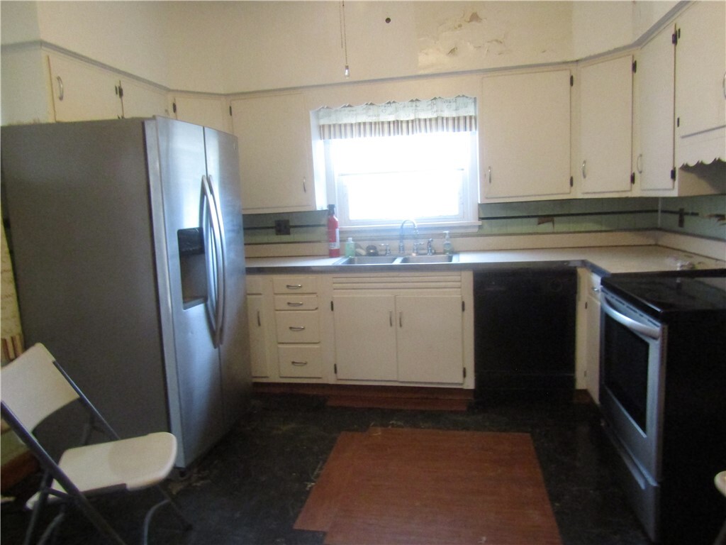 Property Photo:  113 E Church Avenue  PA 15425 