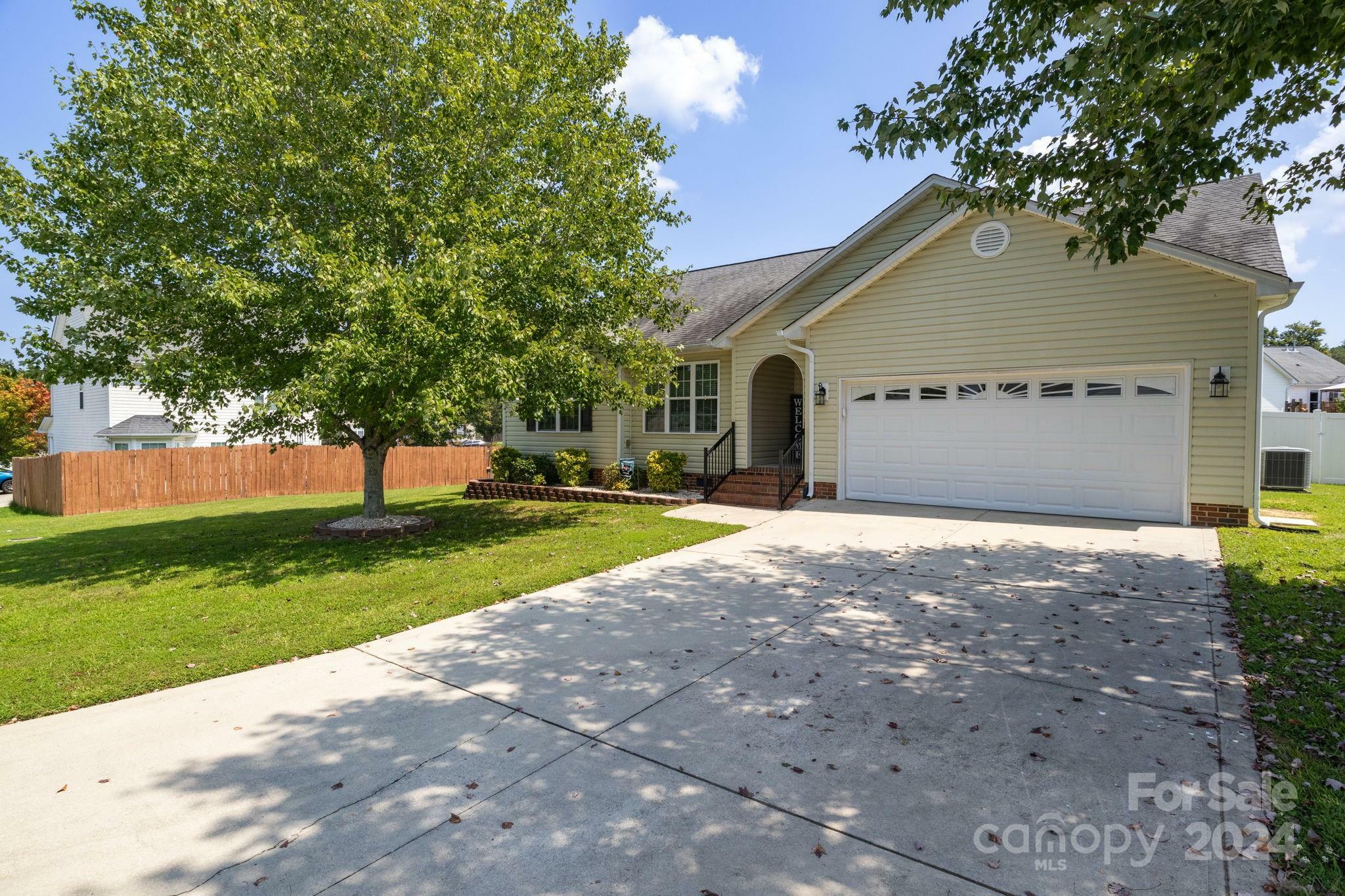 Property Photo:  2024 Longhorn Drive  NC 28034 