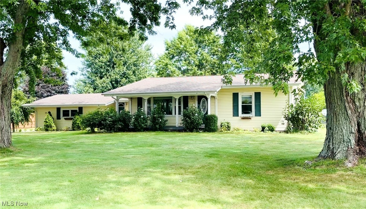 Property Photo:  18 Lake Breeze Drive  OH 44030 