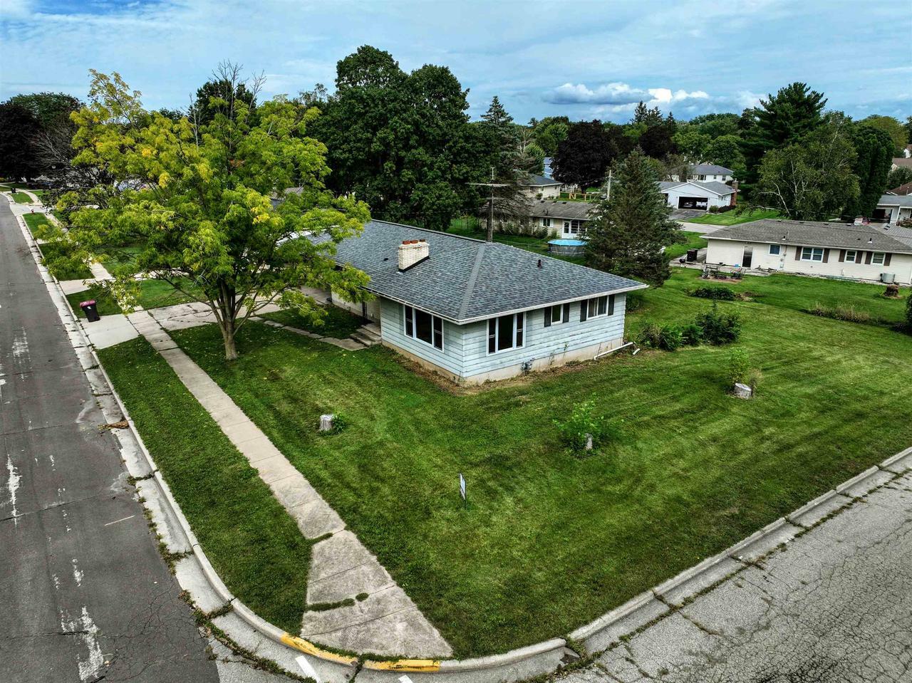 Property Photo:  420 Bradford Drive  WI 53594 