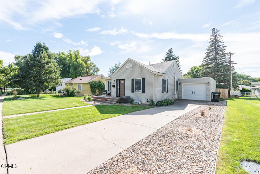 Property Photo: 1208 N 2nd Street ND 58501