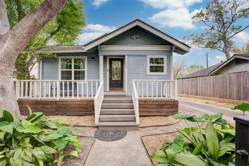 Property Photo:  213 E 23rd Street  TX 77008 