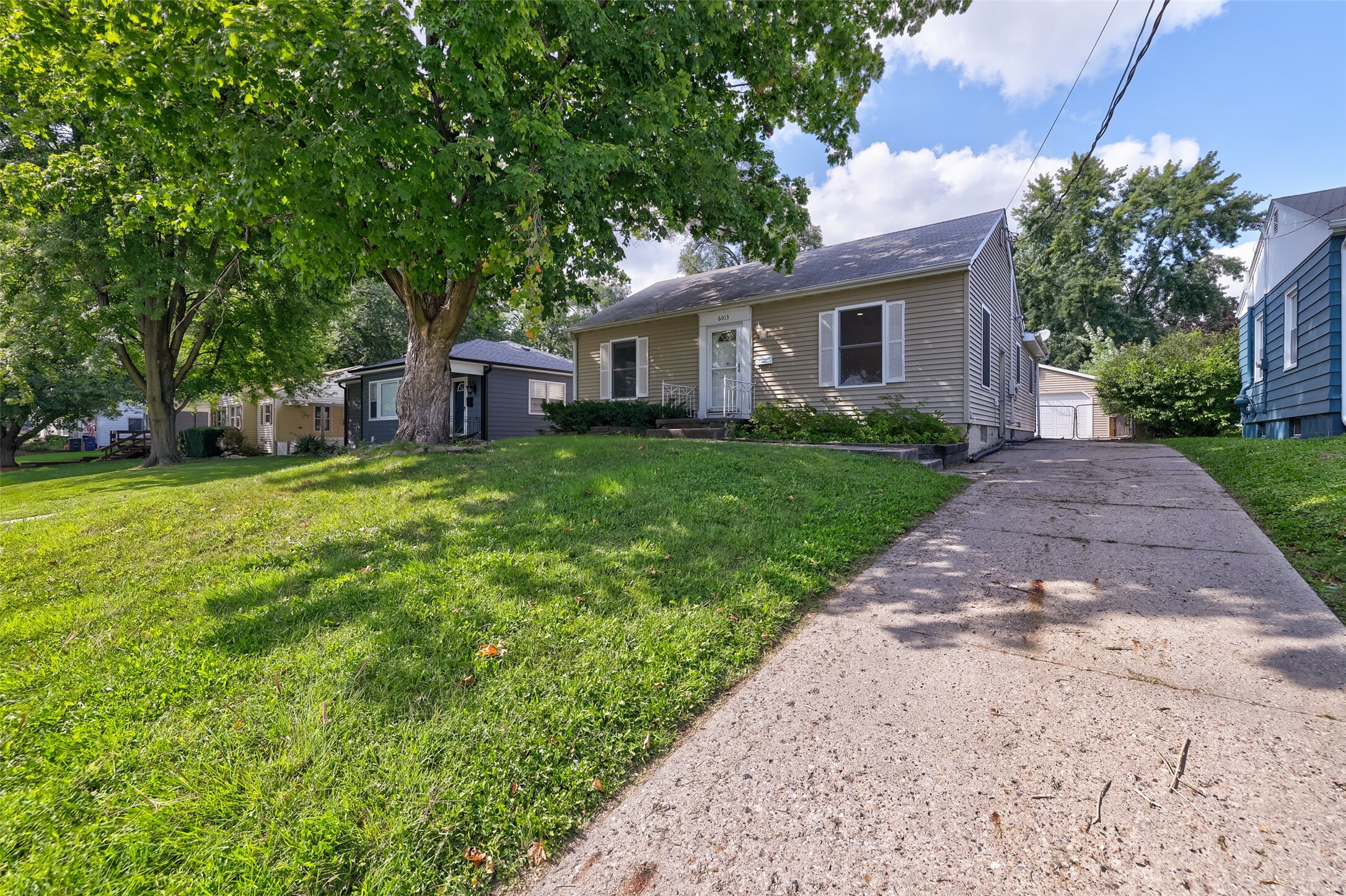 Property Photo:  6013 Crown Lane  IA 50311 