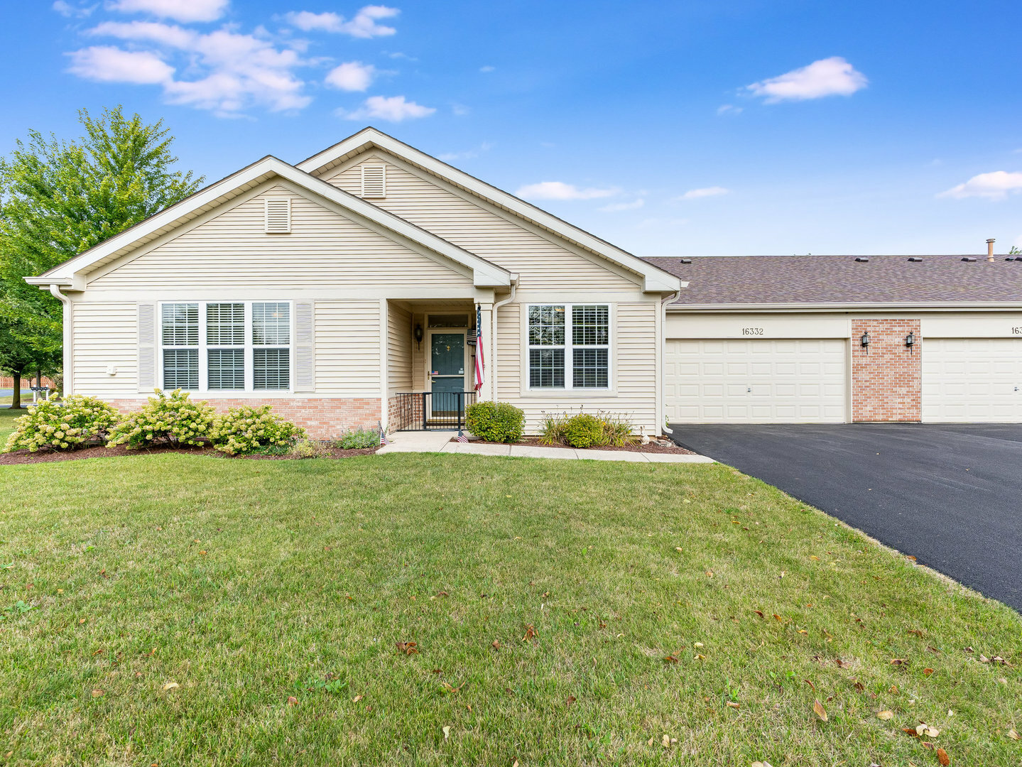 Property Photo:  16332 Carver Lake Court  IL 60403 