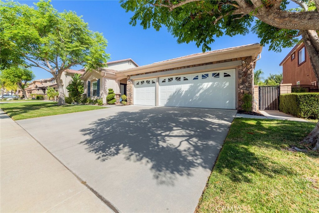 Property Photo:  4199 Havenridge Drive  CA 92883 