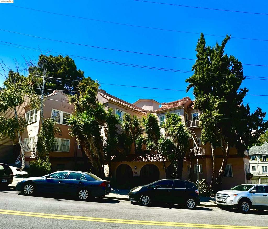 Property Photo:  809 E 28th St  CA 94610 