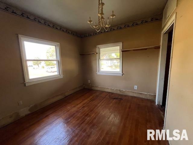 Property Photo: 1110 E Oak Street IL 62896