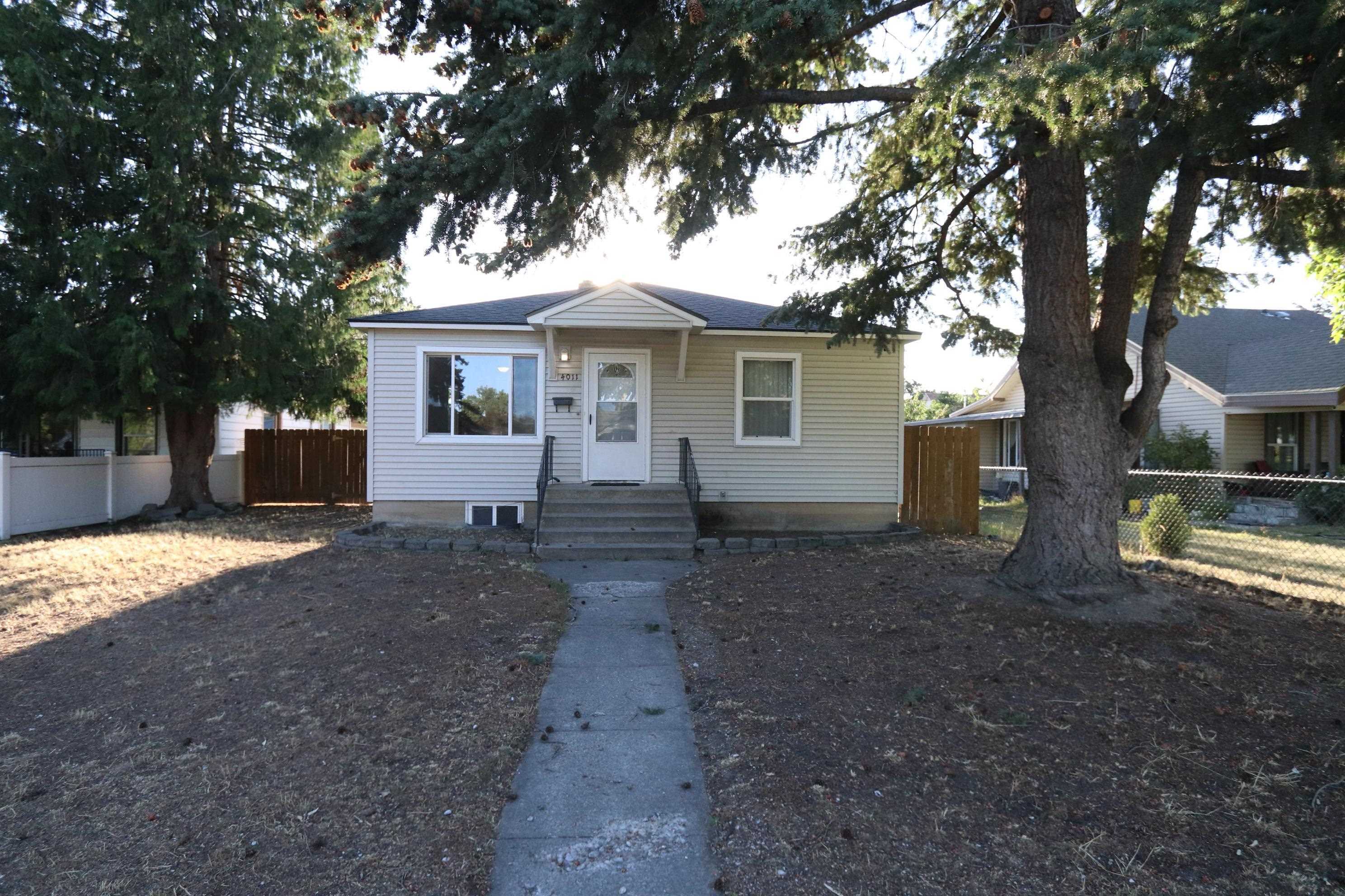 Property Photo:  4011 N Jefferson St  WA 99205 