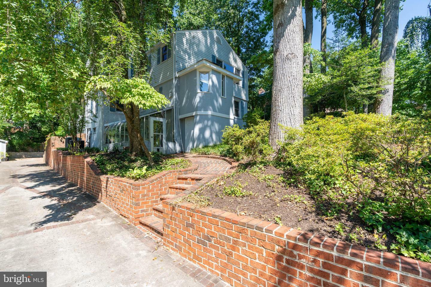 Property Photo:  205 Poplar Drive  VA 22046 